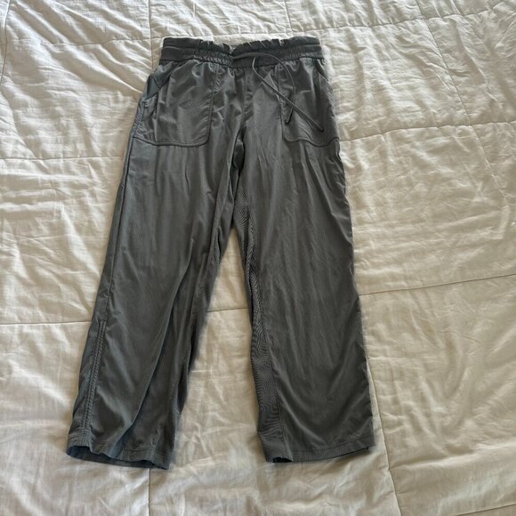 Lululemon Beyond the Studio Crop - Picture 1 of 7